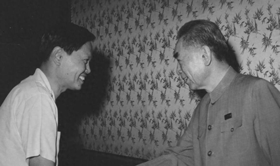 周恩来逝世3个月，杨振宁见邓颖超含泪说一番话，所有人失声痛哭“伯母，我还是想对