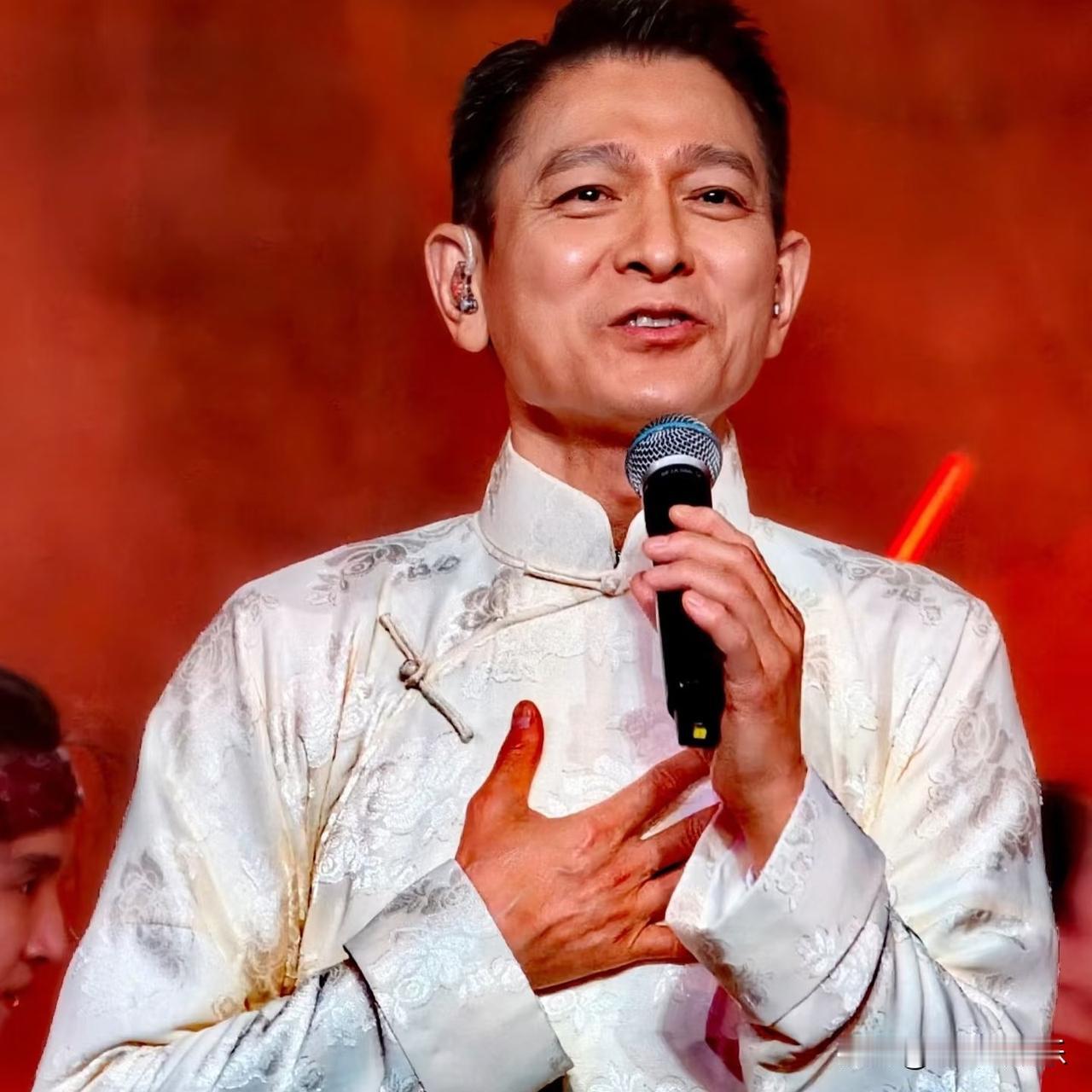 刘德华最值得炫耀的不是电影也不是他的颜值而是两首刻进国人DNA的两首金