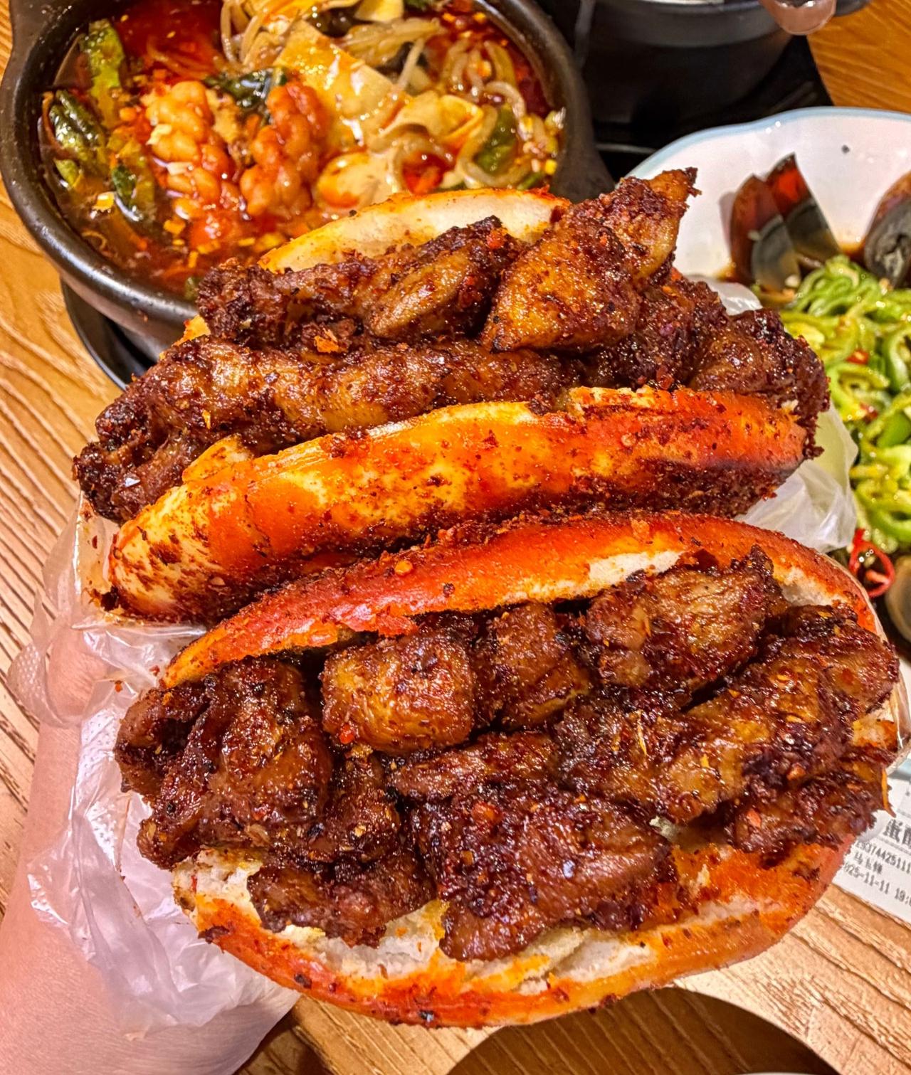 兰州特色小吃来啦！我先问问这个辣度在广东算几级啊不过虽然看着好像挺辣但实