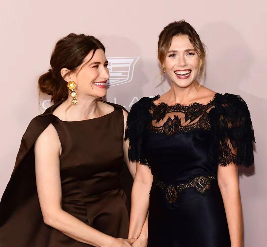 绯红女巫进《阿加莎》剧组，最大的底牌根本不是“她会来”，而是“她必须来”。漫威