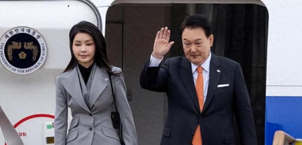 李在明为什么对尹锡悦夫妇赶尽杀绝，就连最后一丝尊严都不放过？李在明和尹锡悦夫