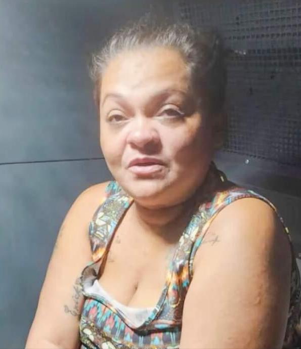 🌞巴西一名女子回家发现丈夫正在强奸未成年的女儿，女子一怒之下用刀猛砍丈夫，