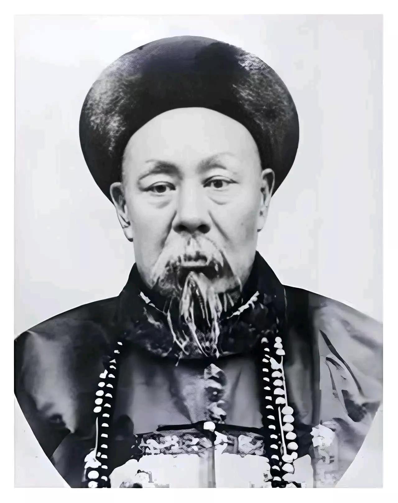 1869年，左宗棠下令斩杀降将董福祥，部将刘松山大骂：“左骡子，我真是瞎了眼！