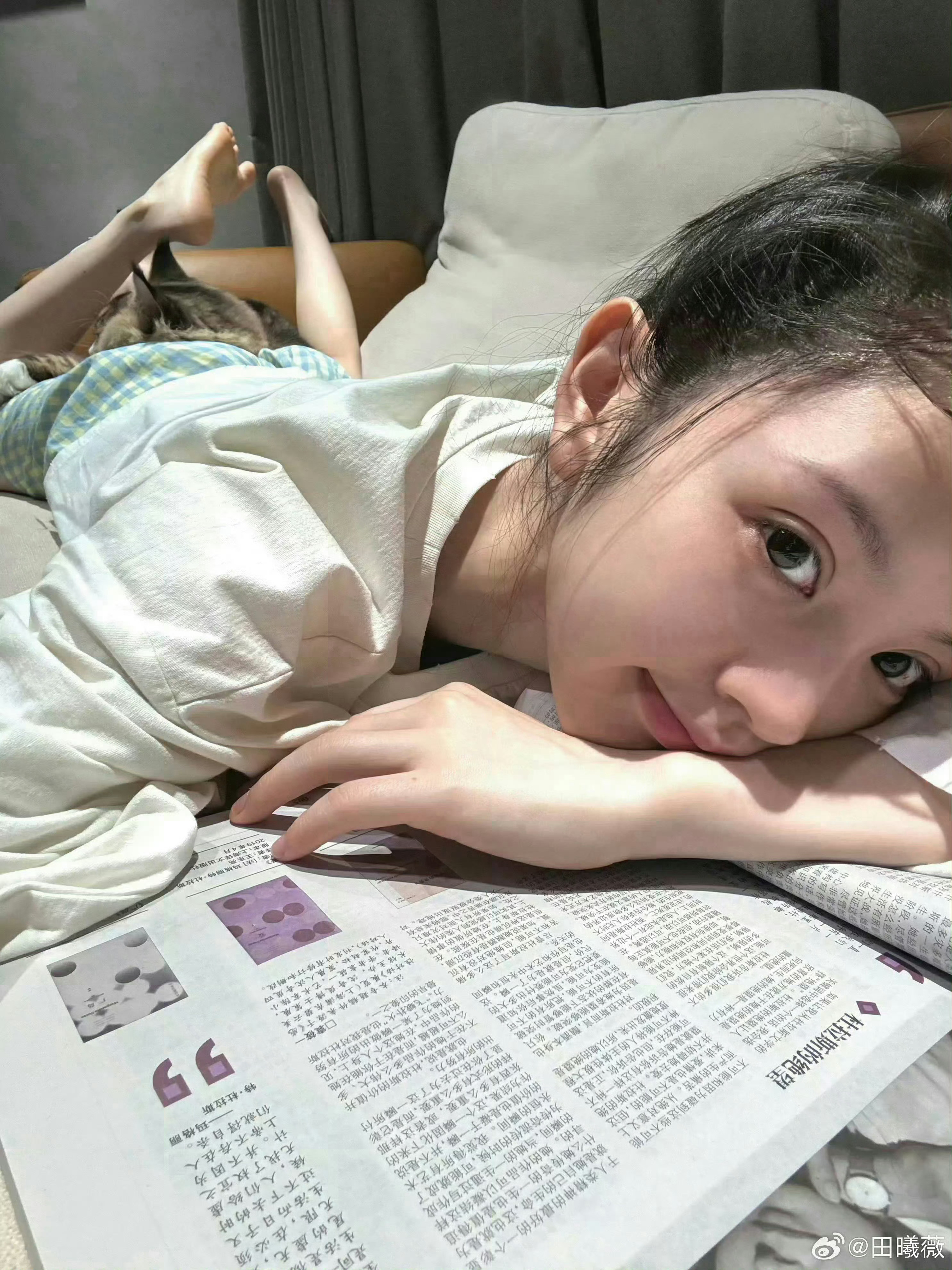 此女就这样展示天资田曦薇无刘海半扎发造型​​​