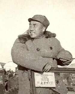 1950年，土改时，四川有个地主却不慌，工作队来他家时，他拿出一张借条，众人