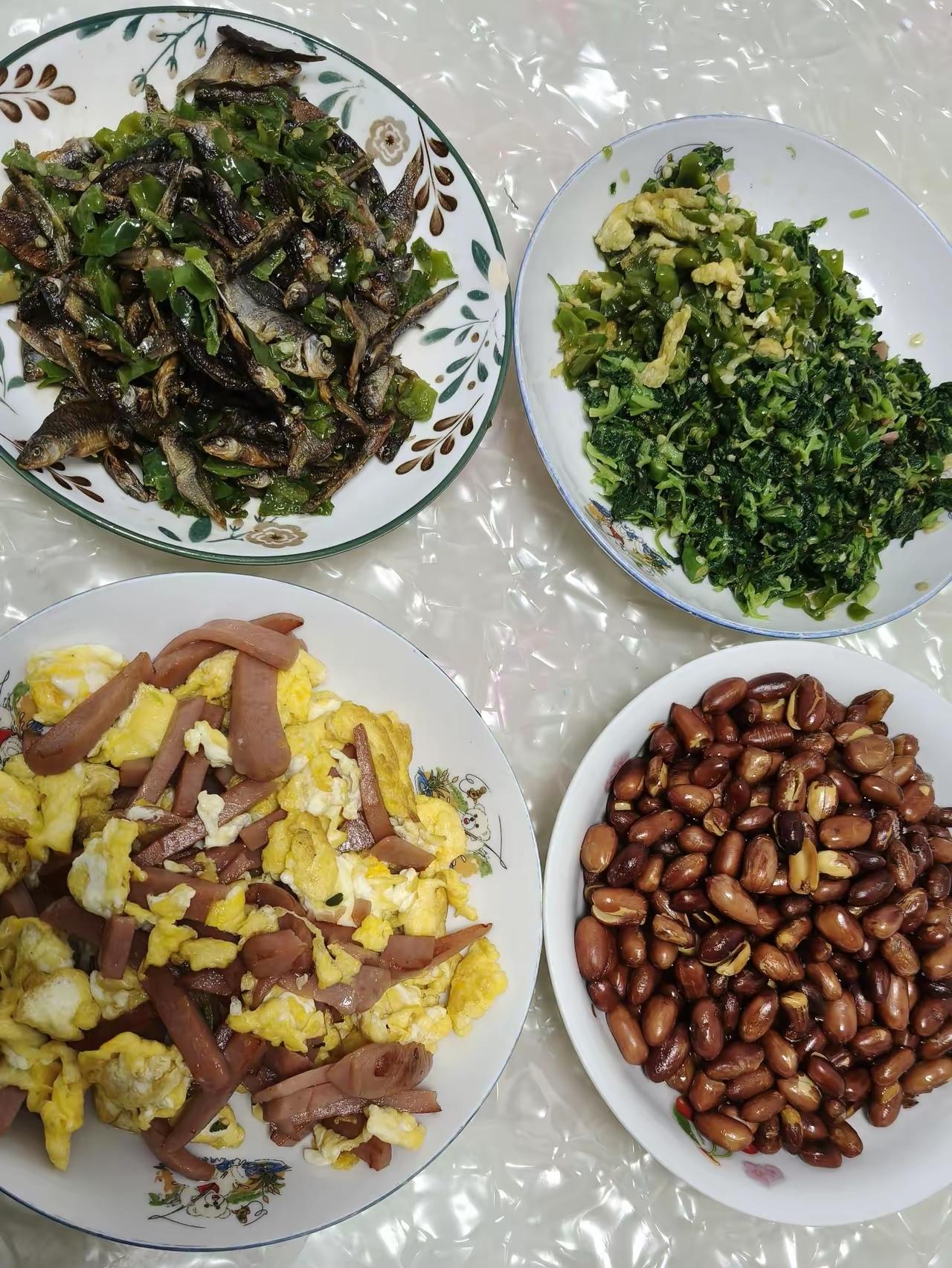 网友分享她的存钱方法，看完后我是佩服得五体投地！她们两夫妻都上班，她的工资是5