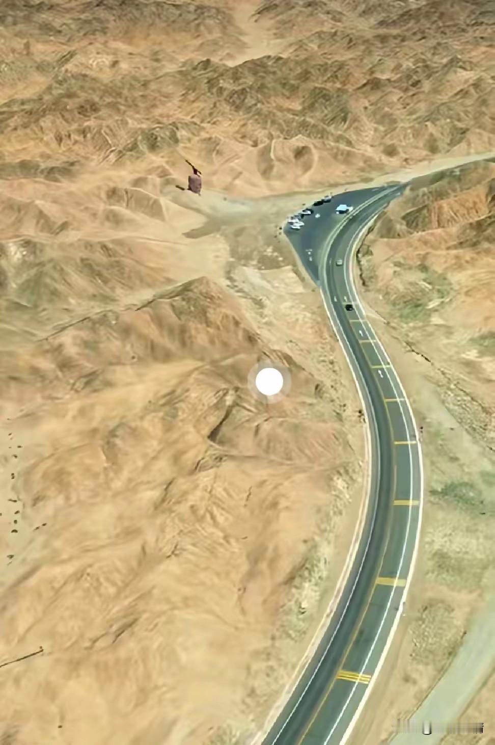 怒喷！花6000万建“巨婴”，网友：别拿“艺术”糊弄老百姓！瓜州那个巨型雕塑