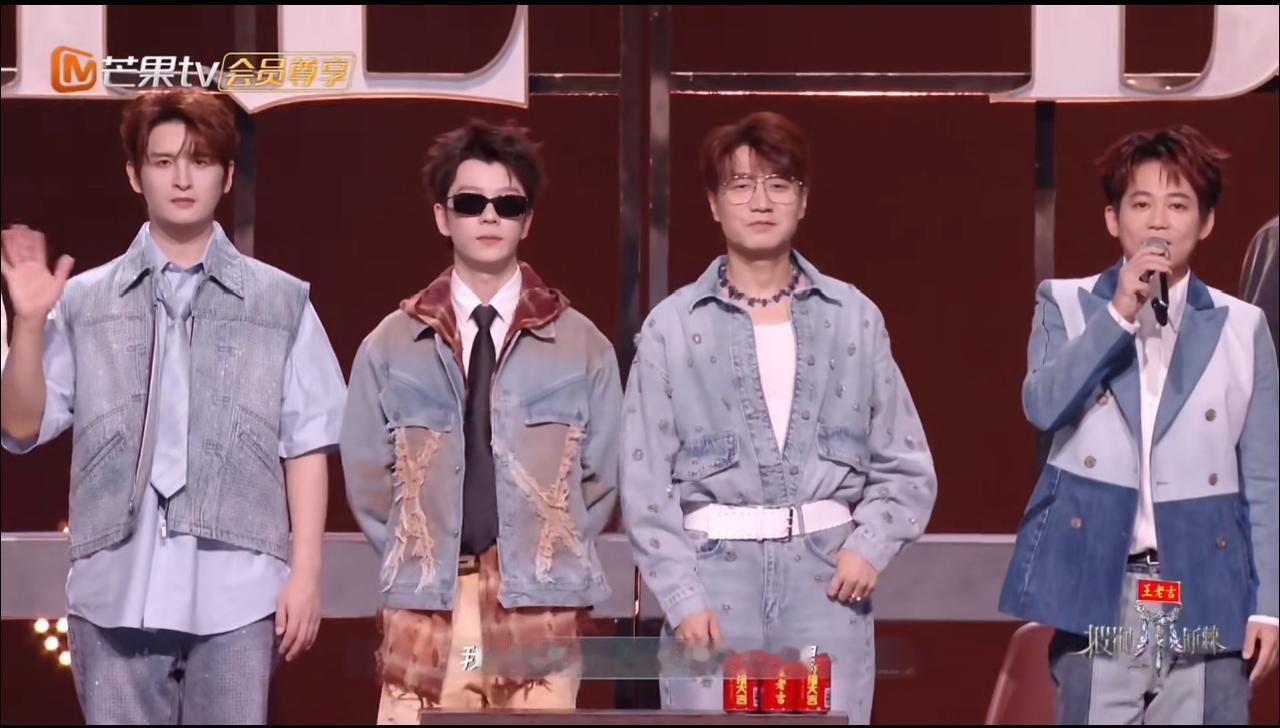 披哥5快乐老咖来了，快乐也回来了。他们的自我介绍就超有感染力。苏醒真的是队长