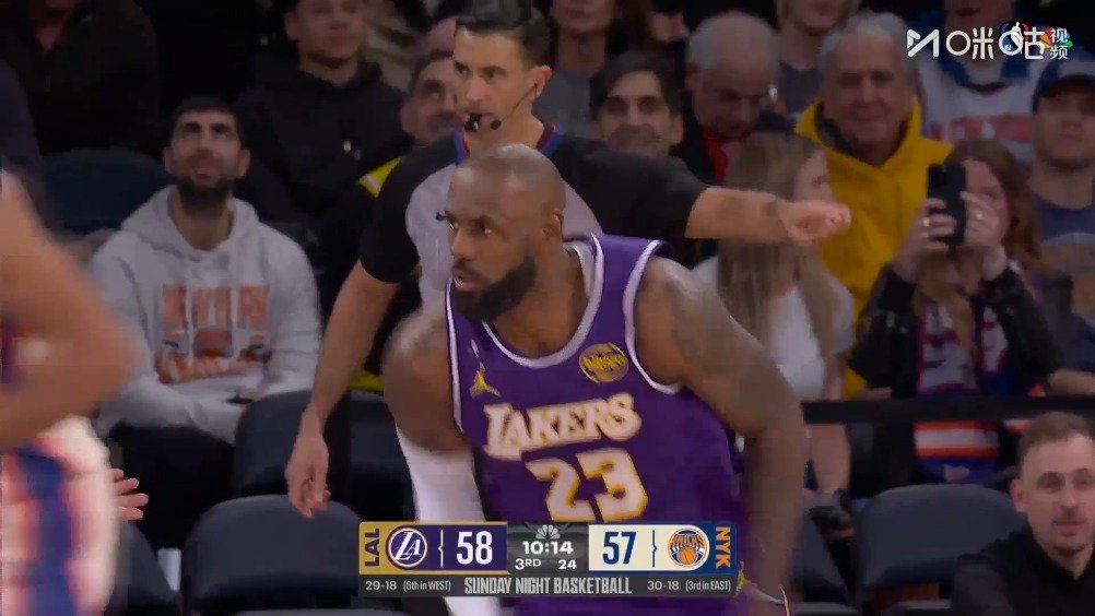 湖人新空接之城！詹姆斯41岁仍飞驰 斯玛特助攻暴扣震撼全场💪