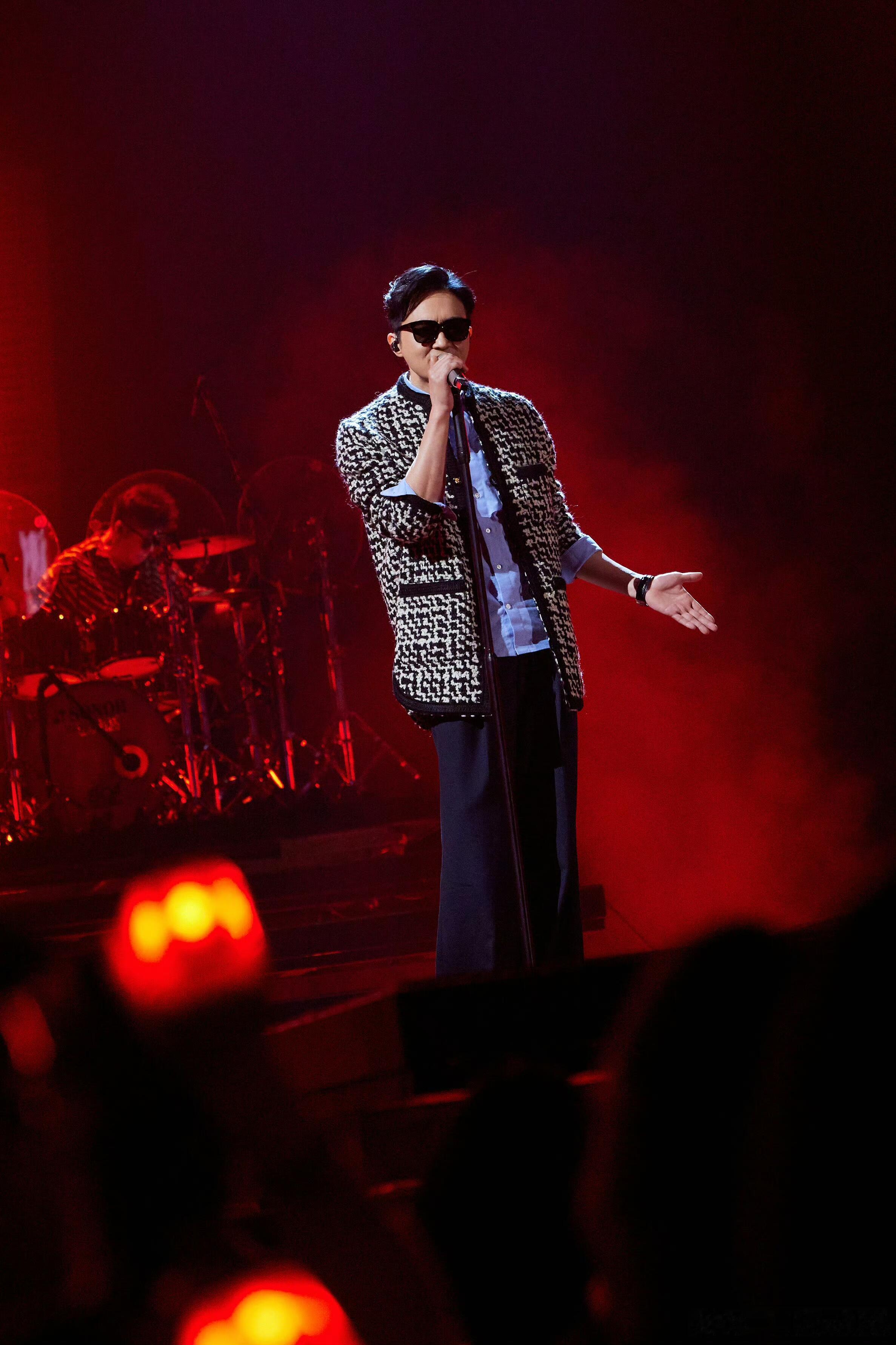 这件滑轮外套马国明跟张智霖穿出了不同风格​​​