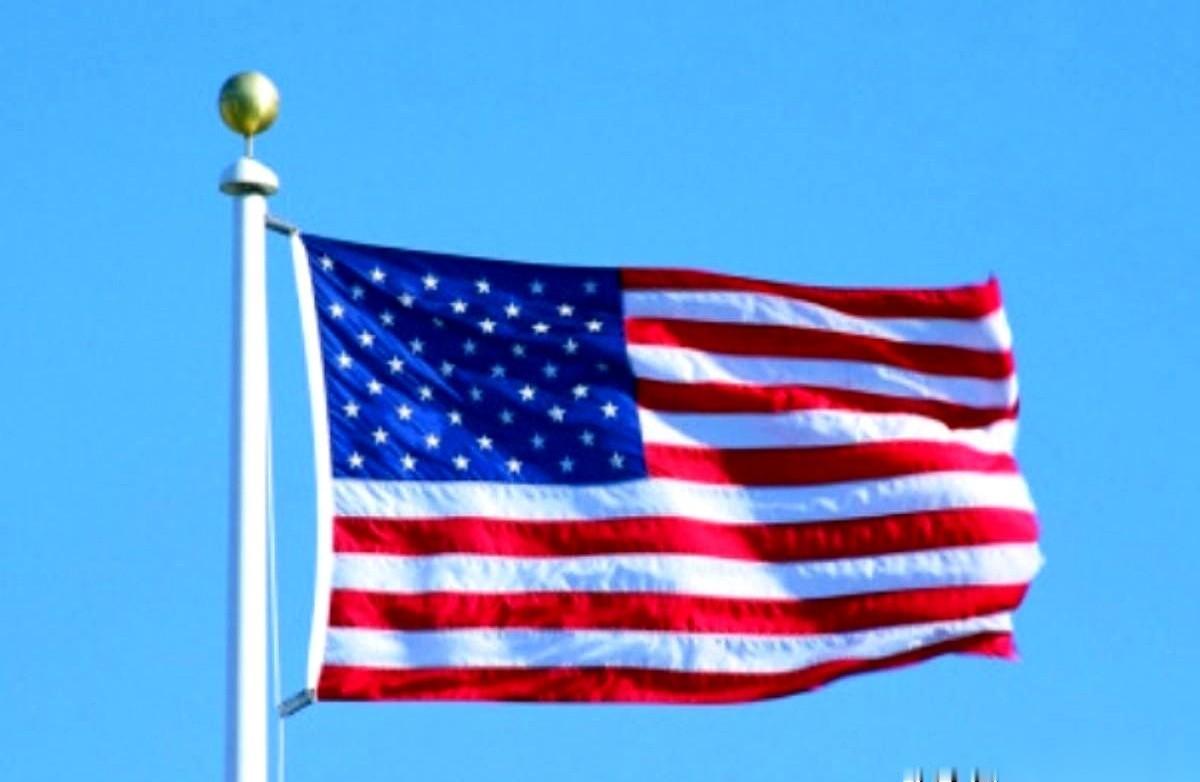 我跟你说个事儿，你别觉得是电影剧本。一个国家的总统，活生生的，被另一个国家派兵