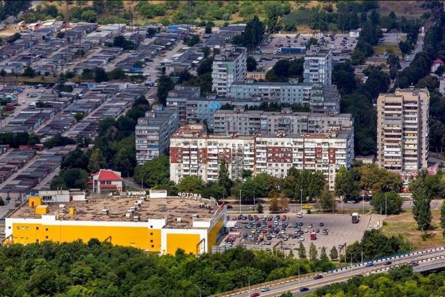 据俄媒报道，一名俄罗斯特工在扎波罗热袭击了一名乌军军官，伤者目前情况危重。随后不