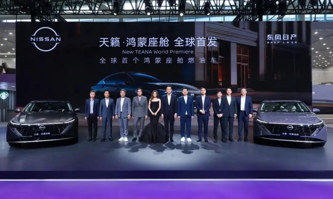 11月21日中午，东风日产在18.2馆举行天籁・鸿蒙座舱上市发布会。作为全球首款