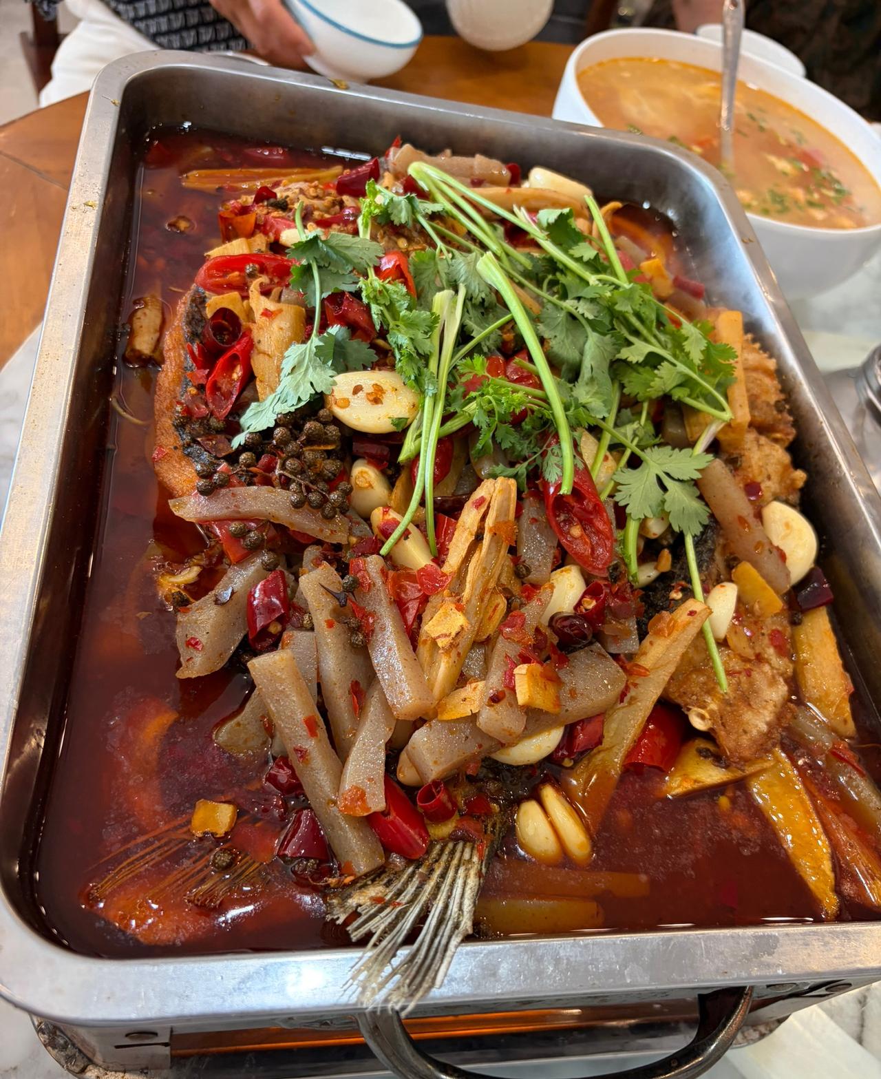 别不信，一个男人做饭时的脾气，跟你工资条上的数字成反比。我认识一姐们儿，月薪