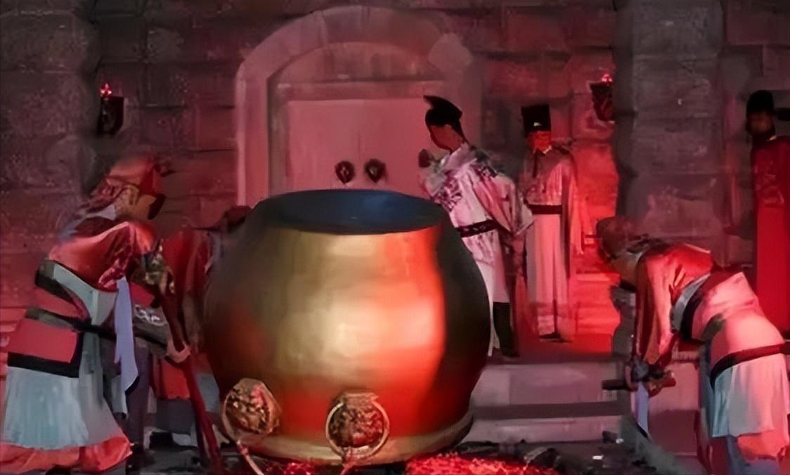 1426年，汉王朱高煦被烧死在300斤重的铜缸中，王妃韦氏及其9个儿子全部被处死