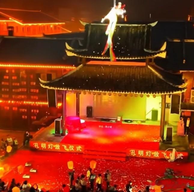 这是我们遵义的不夜城，是一场永不落幕的时空狂欢。当暮色浸透黔北，霓虹便如星河倾泻