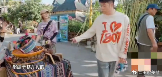 看《五哈》被暖到了！陈赫给女儿挑纪念品，鹿晗下意识就要掏钱，陈赫特别自然地说：“