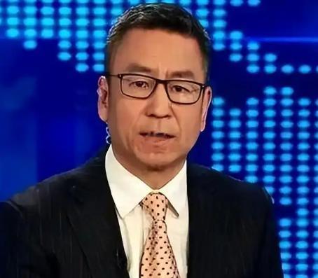 专家王一鸣曾表示，月收入3000元就属于中等收入，主持人白岩松疑问，如果月收入3