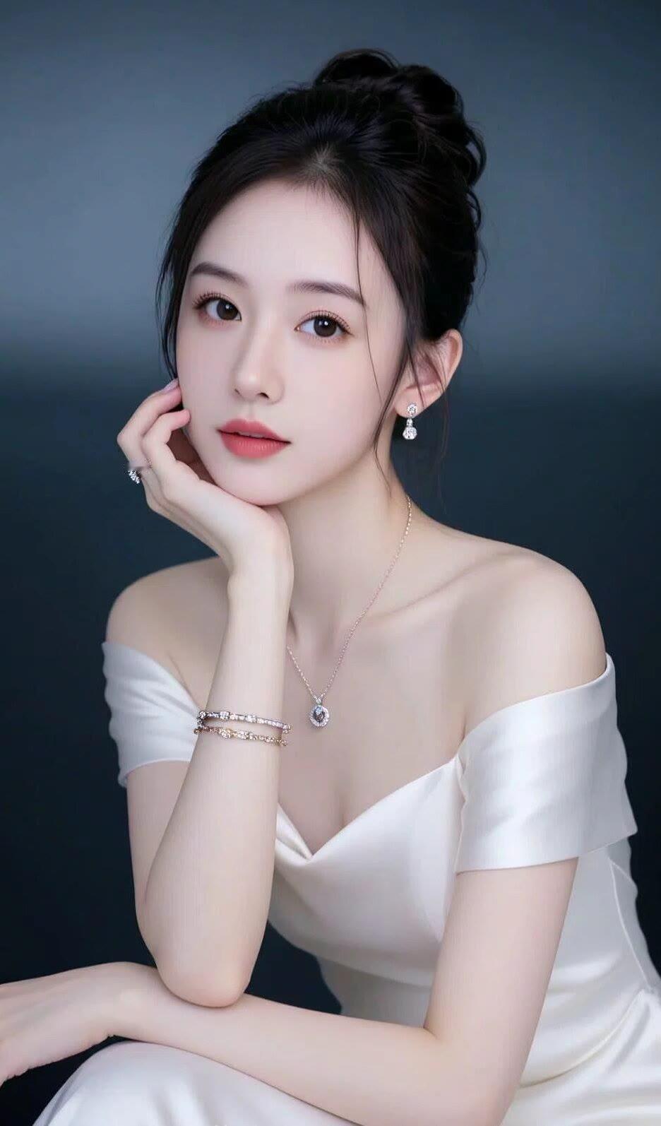 玉颜如花，倾国倾城。