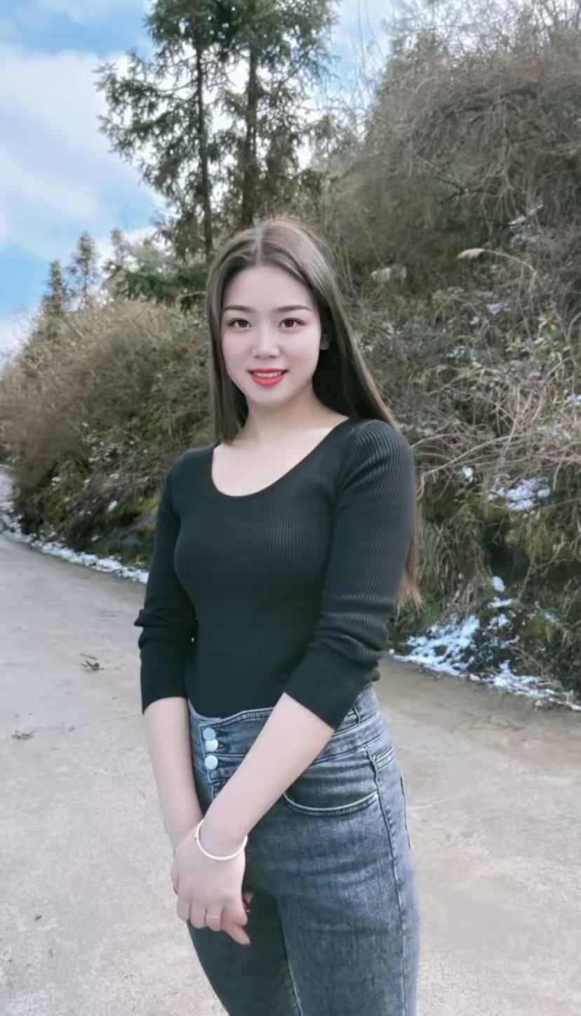 广西表妹今年27岁了，父母也不催婚，婚姻随缘，不需要彩礼，俩人看对眼就好。远房表