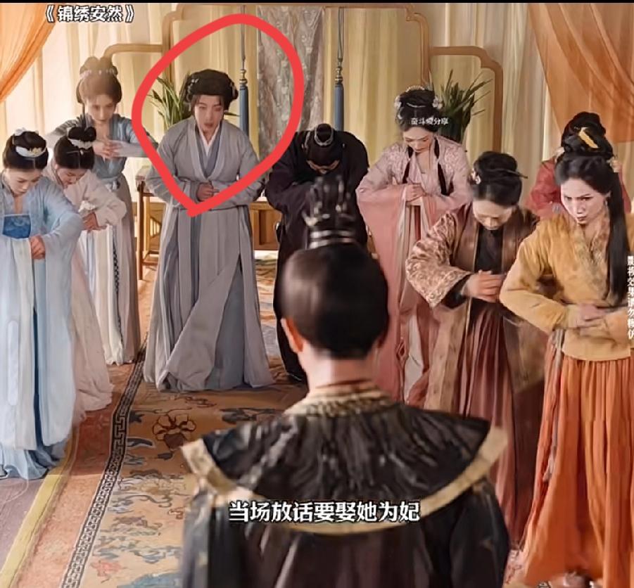 刘晓庆再演少女，其中有一个剧情是刘晓庆和其他的宫女待选的镜头，别管脸不脸的了，就