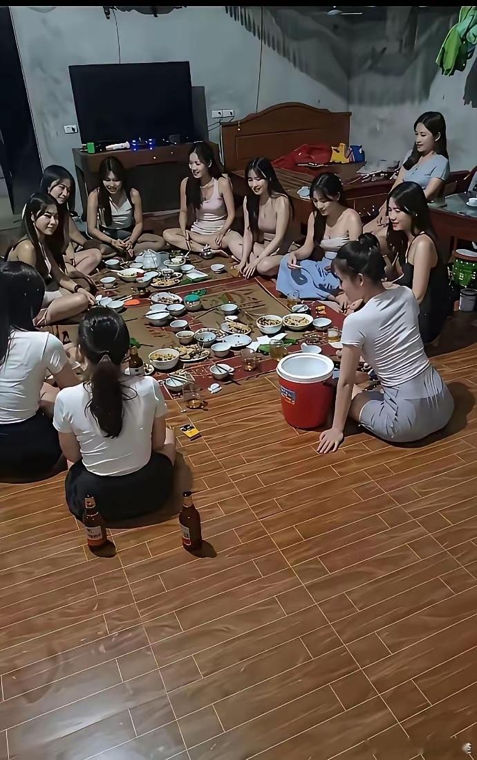 你愿意跟她们一起吃饭吗？