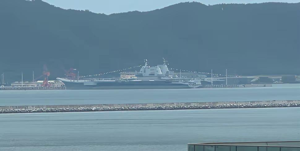 福建舰，颁证选在了下午，据说正在进行时，搞了个大场面！003，还有大黑鱼，五二