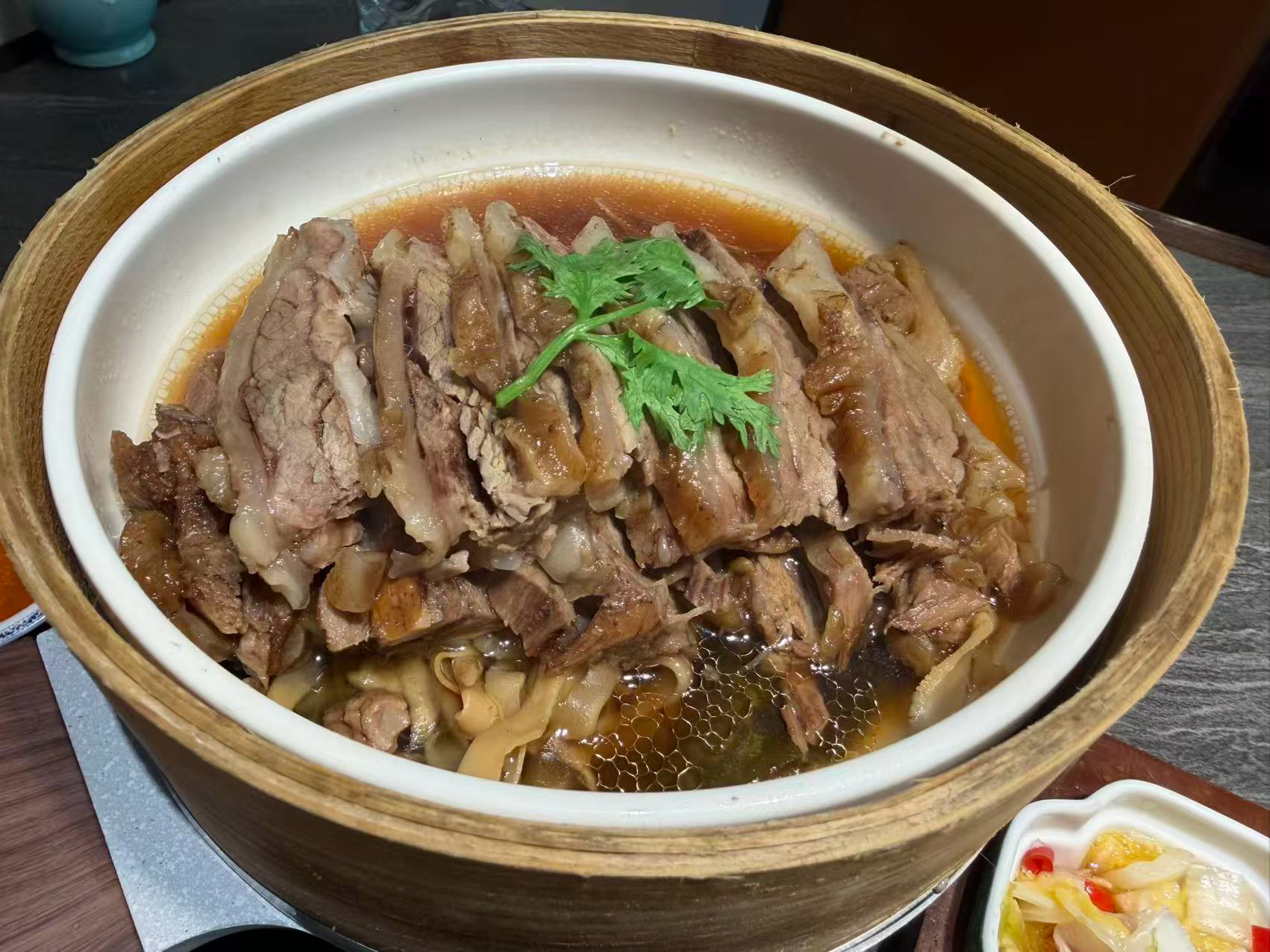 今天中午的午餐还是来这家饭店吃饭超爱红薯粉真的巨巨巨好吃😋今天三个人点的菜比