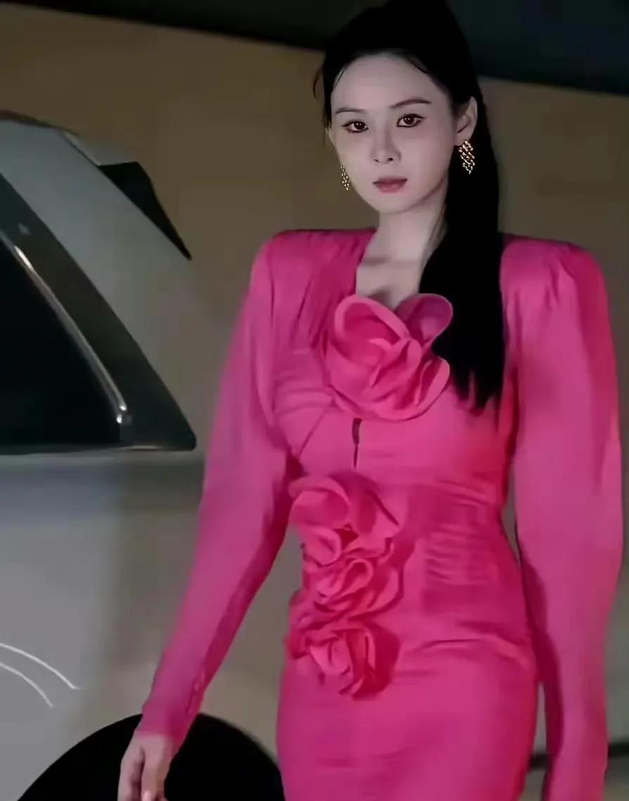 张颖颖这是准备跟汪小菲杠一辈子？汪小菲和马筱梅刚完婚，张颖颖就来一组惊艳大片！