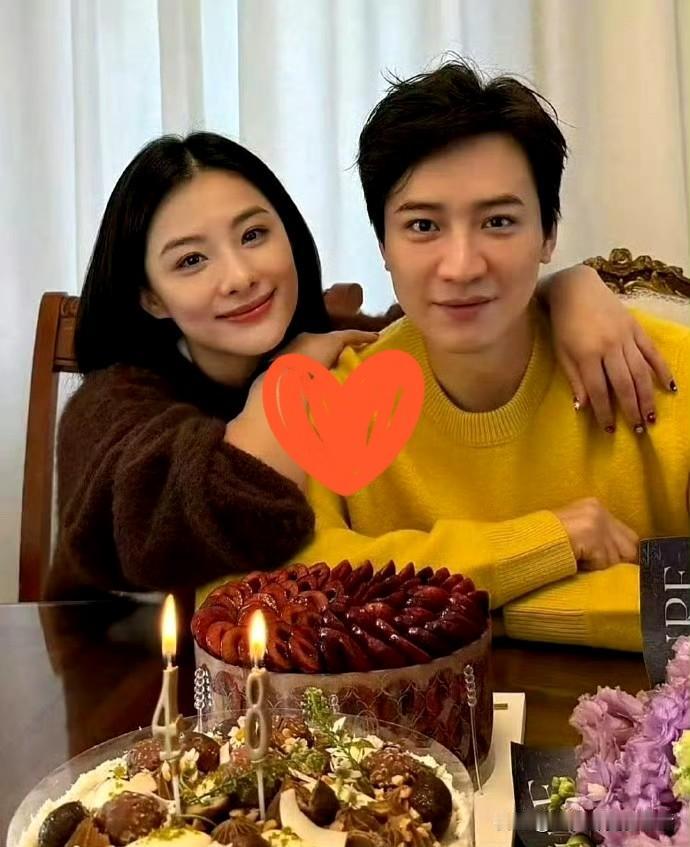 45岁的刘璇，还是那么精致，漂亮，不愧璇美人的赞誉。她的丈夫是一位单簧管演奏艺