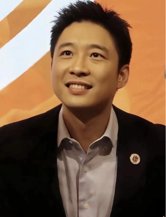 终于知道，霍启山为什么这么怕郭晶晶了。不是因为她是自己的大嫂，也不是因为她奥运冠