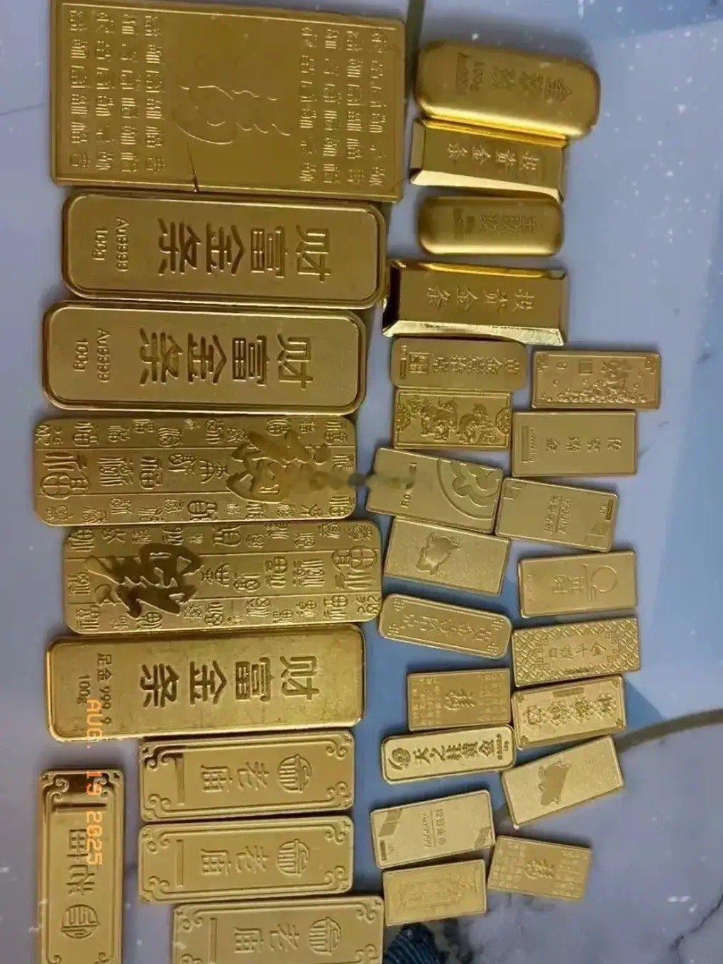 普通家庭有多少黄金储备：五等家庭：0-30克。四等家庭：30-50克。三等家庭：