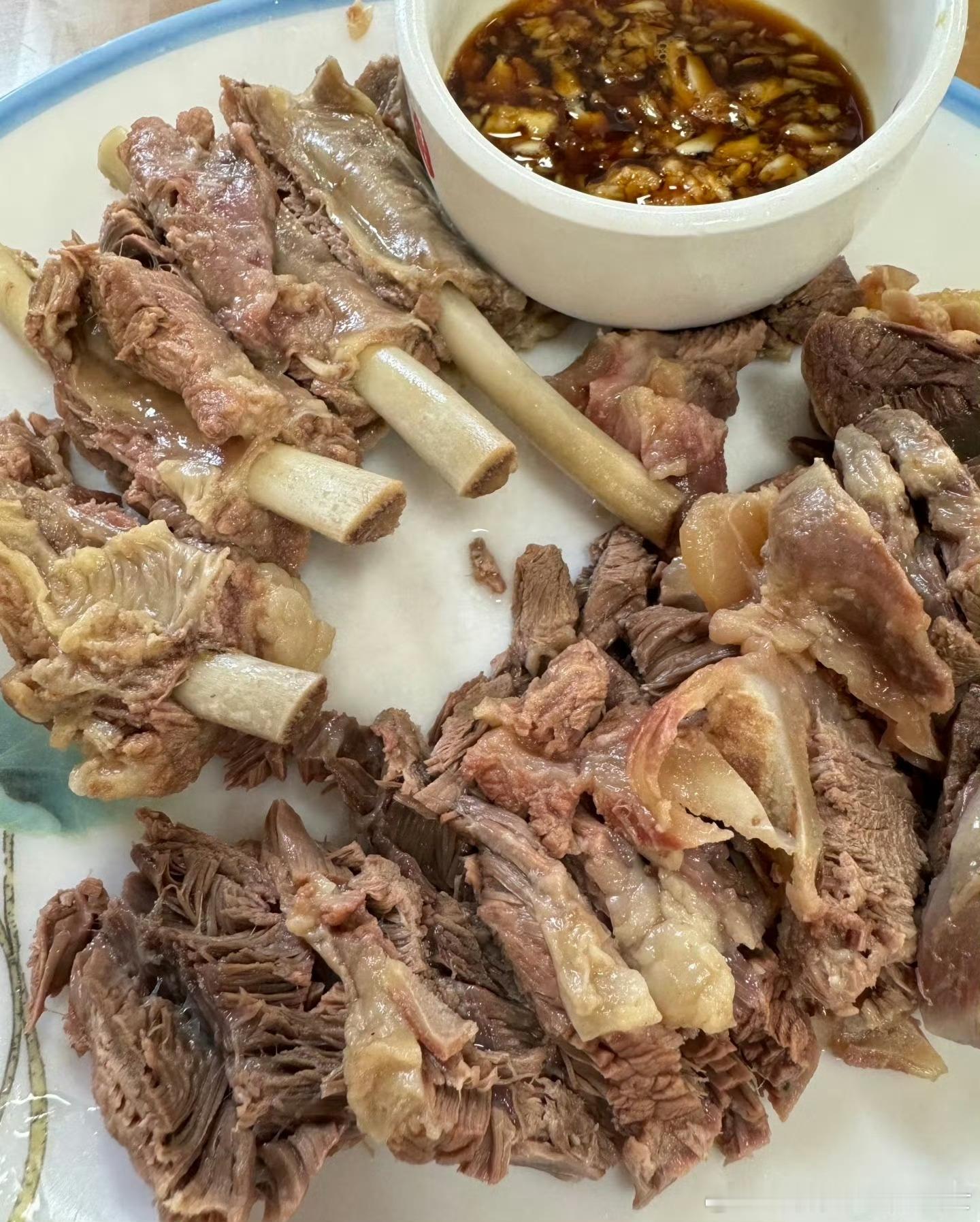 2025年曾诞生过的7只10倍股：第7名：新易盛，被誉为最抗跌的十倍股，从今年4