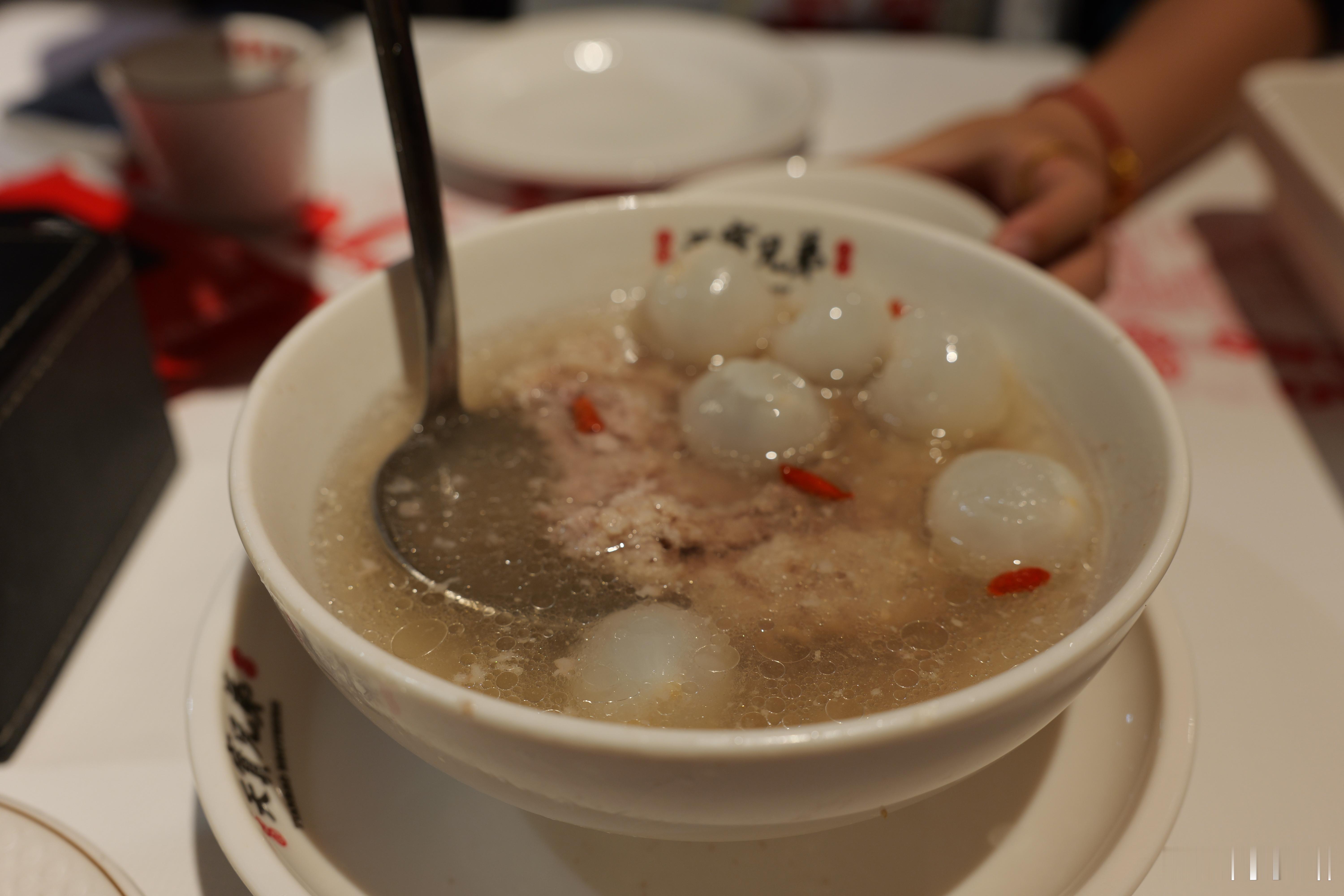 我靠在长沙吃到神菜了，荔枝炖肉饼汤！！！谁发现荔枝可以这么做的？！！完全清爽甘甜