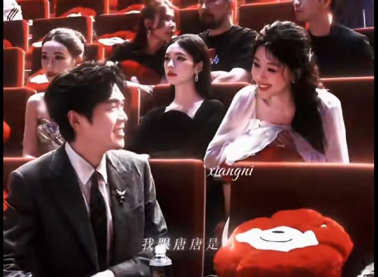 好男人脑子里果然装的都是老婆！张若昀和孙怡一起参加活动，张若昀主动跟孙怡聊天，