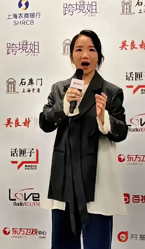 之前邀请陶晶莹来东方卫视做综艺节目主持人，在遭到广大网民的抵制之后，不但没有受到