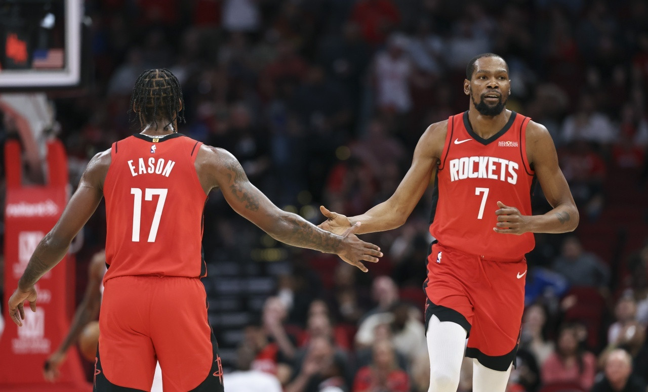 伊森赛后透露球队在孟菲斯专门为他开了个会：“每个人都会经历起伏，都会遭遇低谷。我