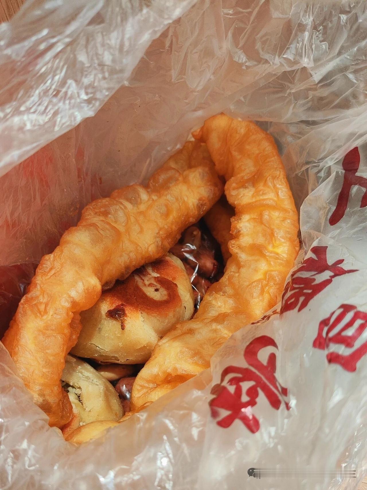 老公学佛，天天吃素，得了脂肪肝前几天我们一家三口去吃米村拌饭。老公学佛