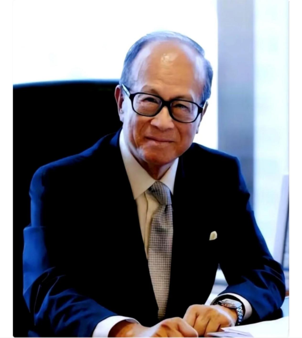 谁懂啊！李家这算盘，打得全港都听见了香港那边大火刚灭，烟都还没散干净呢。