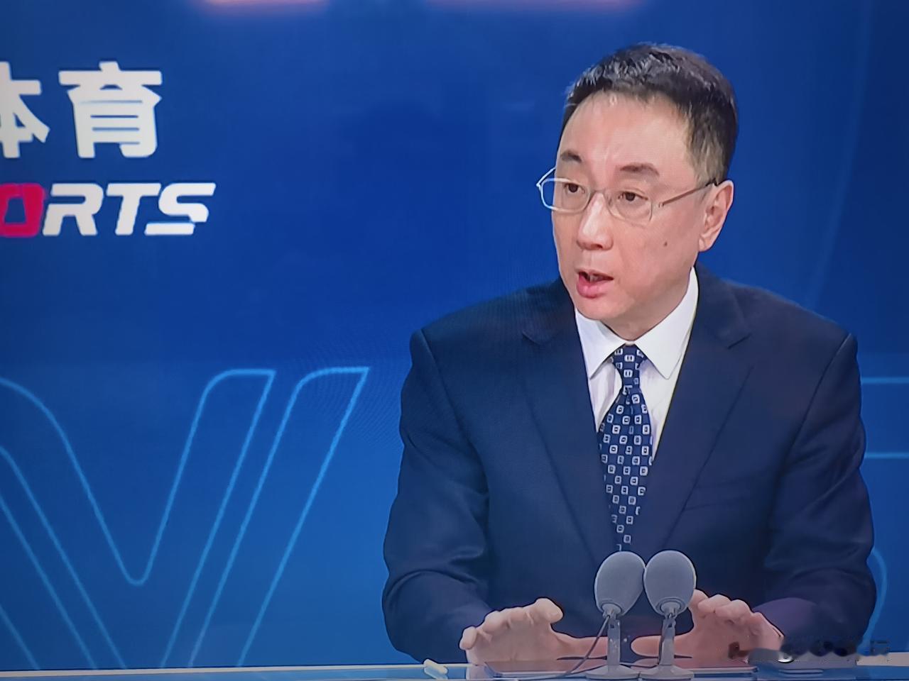 篮球名宿王菲点评中国男篮对日本男篮上半场的表现：一是完全没有展现