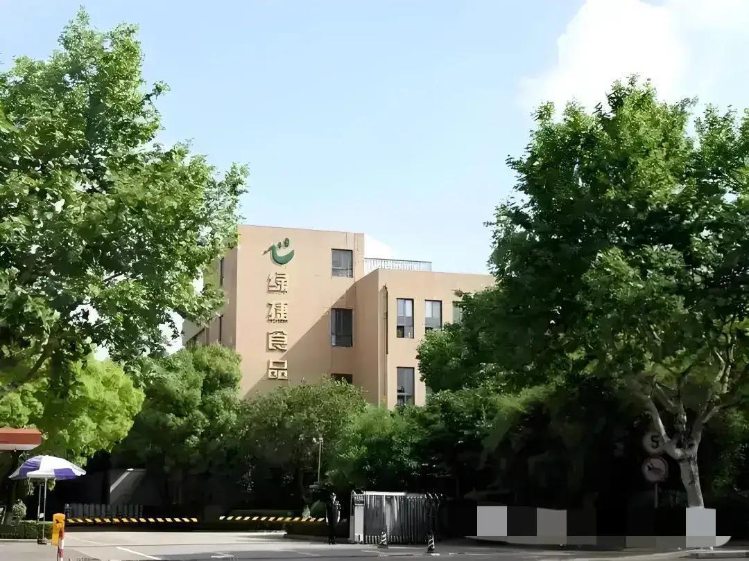 上海“绿捷”学生餐的事，“热”过不只一次了，但每次都“不了了之”，以至于他家在招