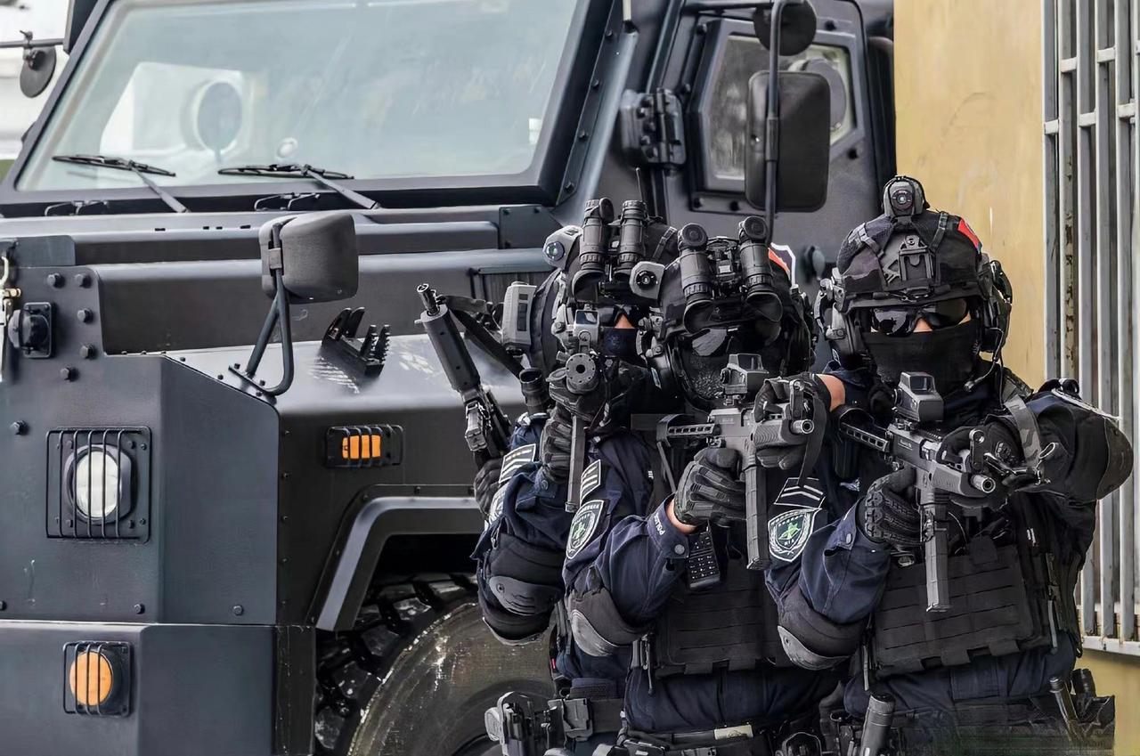 特警与171冲锋枪