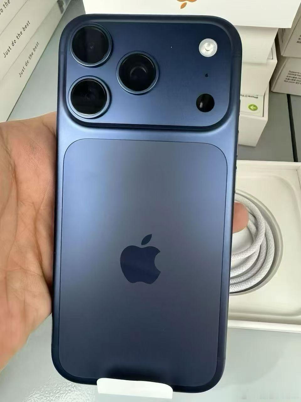 iPhone17Pro被黄牛拒收9月19日苹果iPhone17系列机型正式开售