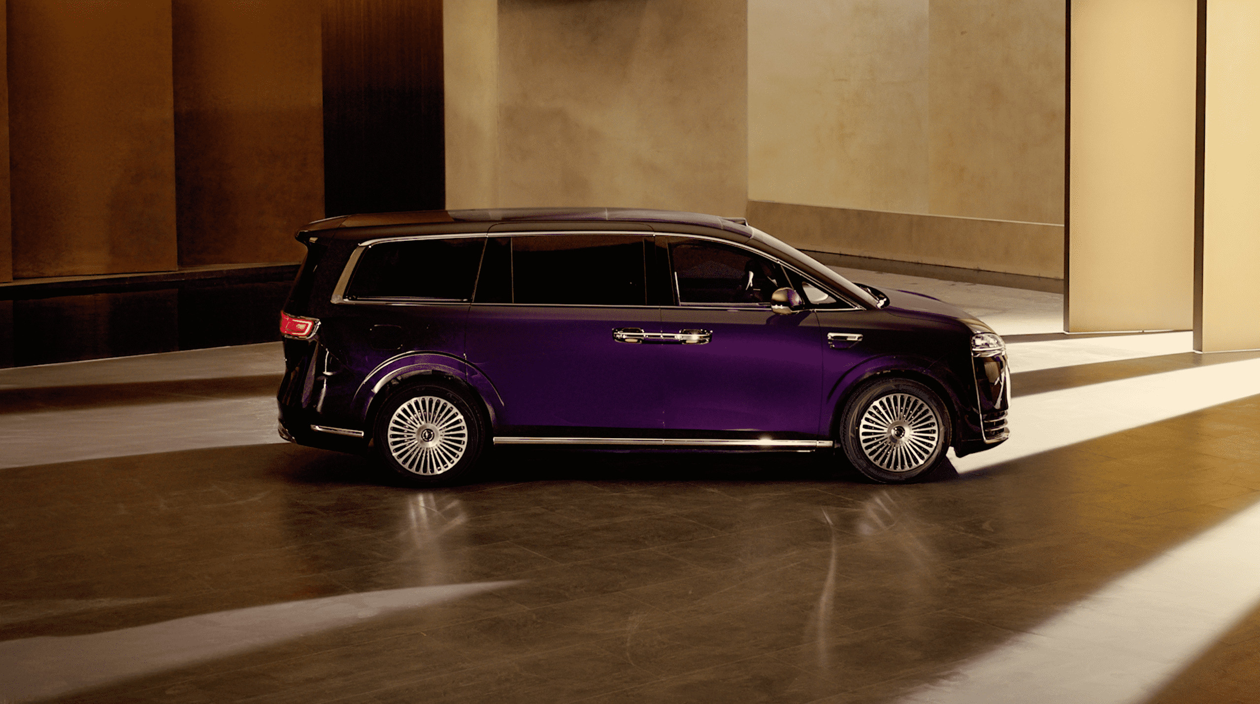 上车像走红毯是什么体验智界2.0以后的首款全新车型智界V9真的是旗舰MPV的扛把