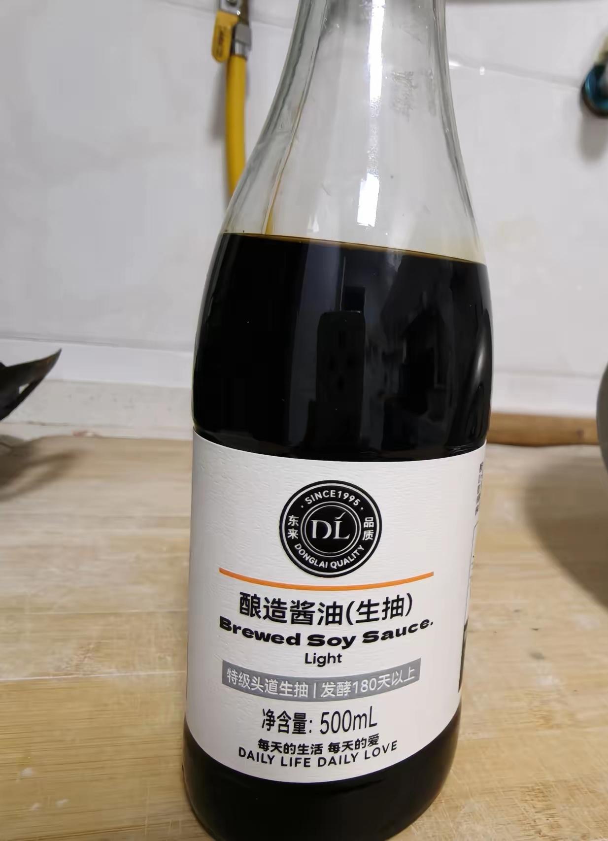 胖东来专卖酱油踩大雷！调凉菜吃着没一点酱香味，这哪是买调料，分明是花钱买了个“寂