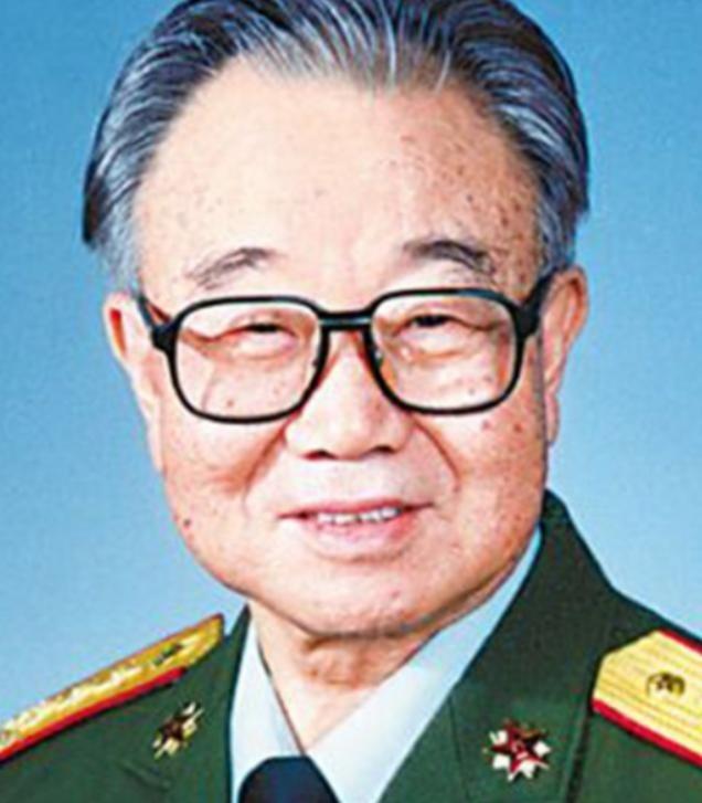 上世纪50年代，南京军区司令员许世友挑选秘书，要求具备以下三条：一、胶东人。二、