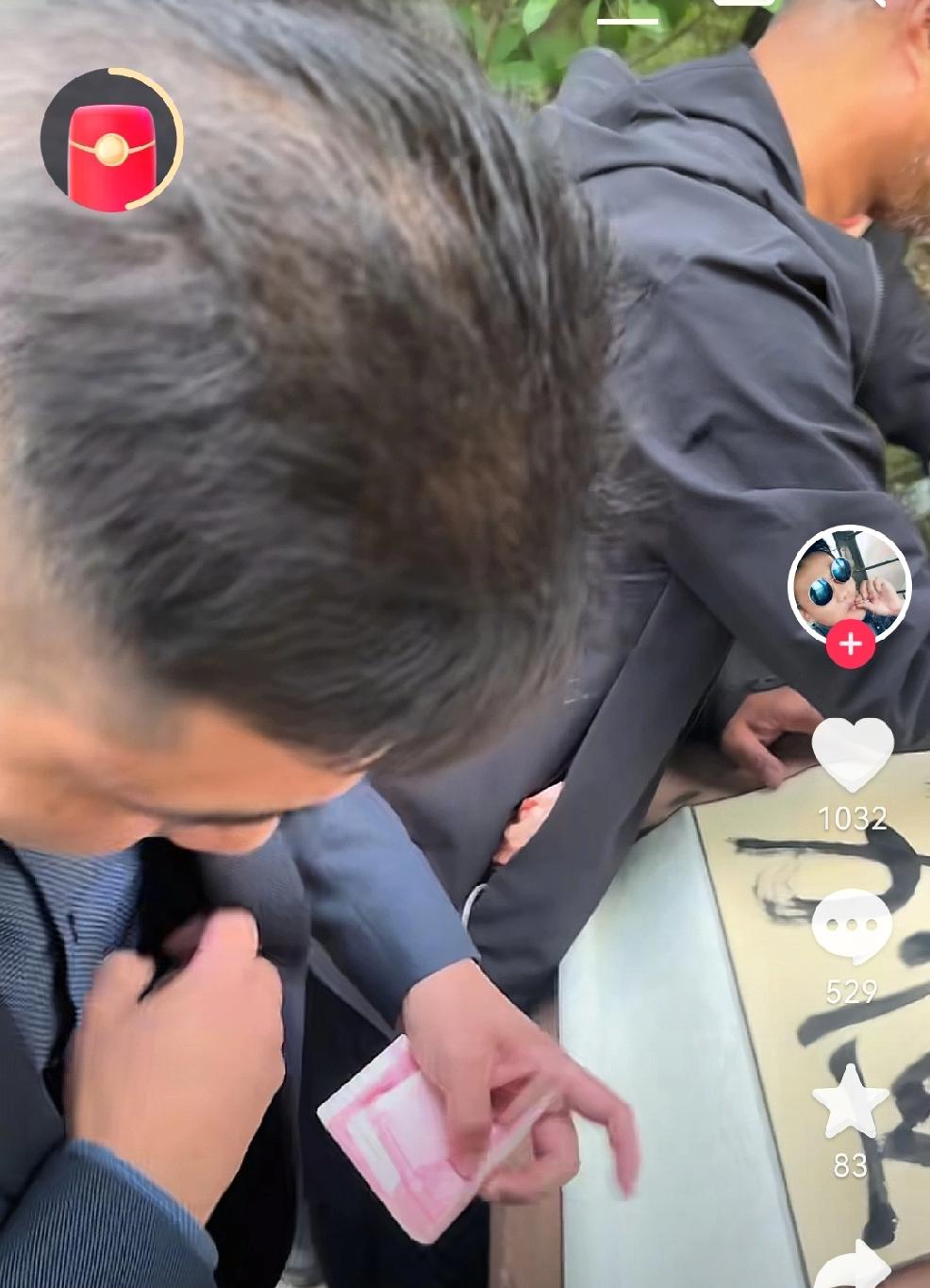 流浪大师写字水平真的只能他自己所说书法爱好者，许多不说美院的，就是书法爱好者都比