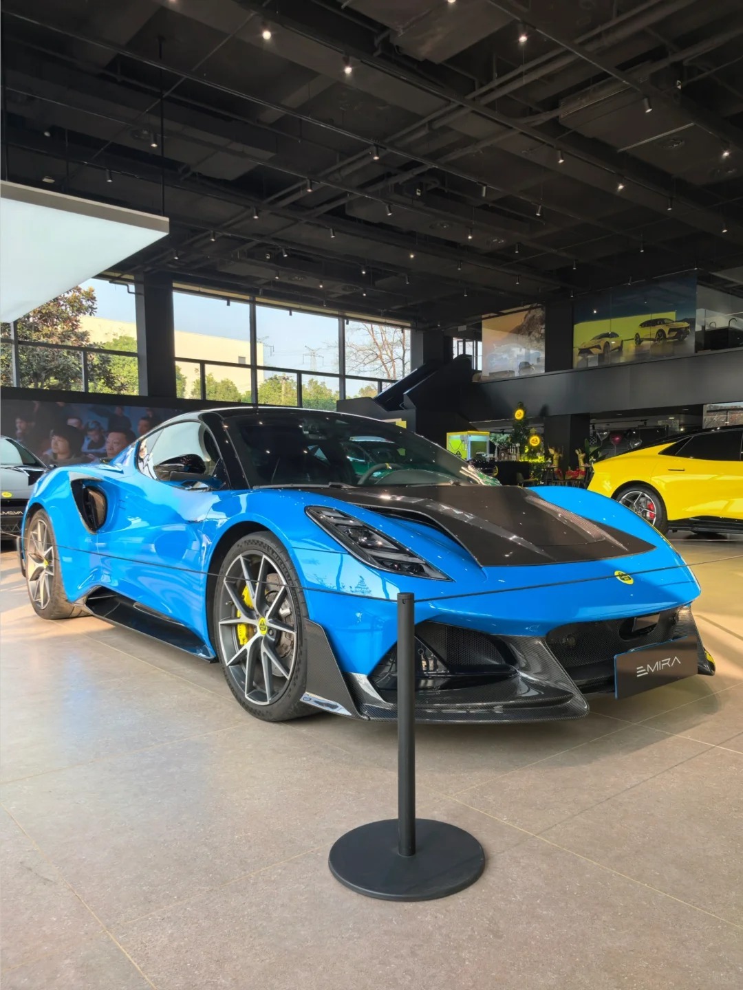 LOTUSEmira，加了碳纤维更对了车的新衣