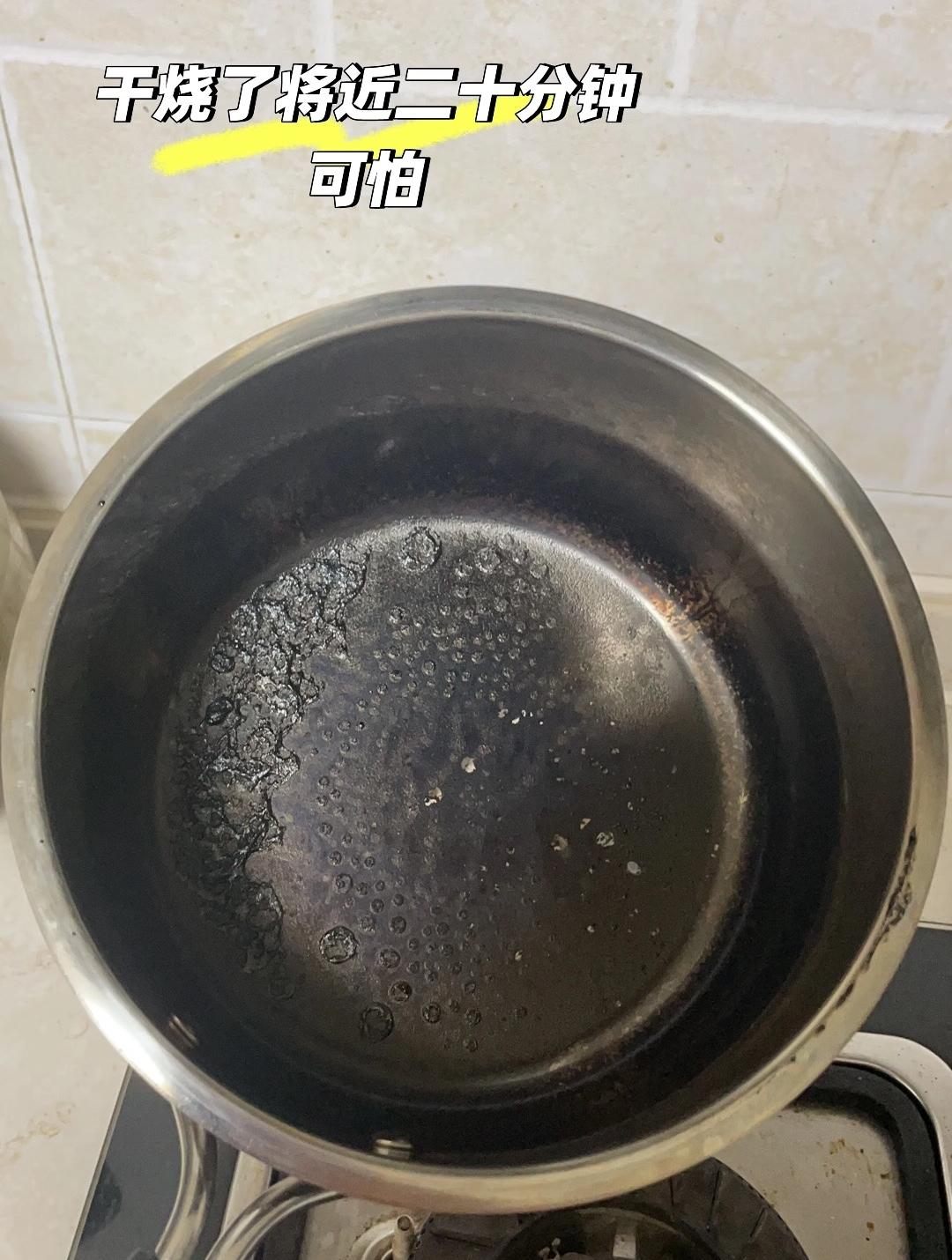 今天做了件蠢事[捂脸哭]烧开水忘了一转身去给孩子洗澡下楼的时候，闻到一股焦味