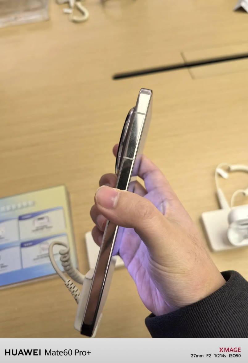 泼盆冷水+打脸，手持Mate60P+，到店体验了Mate80，说实话有点索然无味